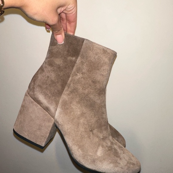WISHBONE COLLECTION Women's Suede Ankle Boots - Taupe - Picture 2 of 3